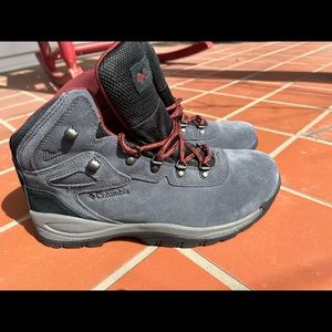 Columbia Boots, size 8, grey/burgundy combo